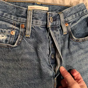 Levis Ribcage Straight Ankle Jeans‎ 26 Distressed High Rise Med Wash Button Fly thumbnail 4