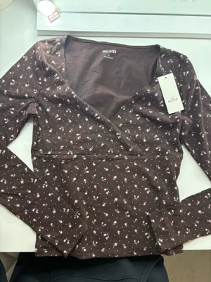 Hollister Top thumbnail 4