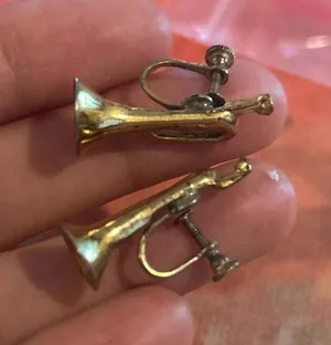 B242 earrings gold tone tarnished fashion repair scrap thumbnail 1