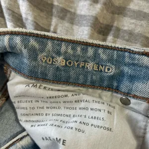 American Eagle Outfitters Light Wash 90s Boyfriend Jeans thumbnail 6