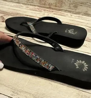 Yellowbox Flip Flops Size 9.5 Blingy Rhinestone Sandals thumbnail 1