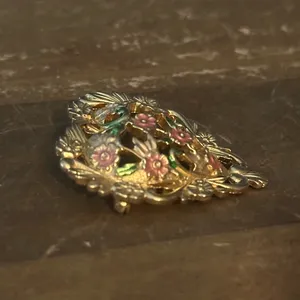 Vintage gold tone painted floral filigree heart brooch thumbnail 2