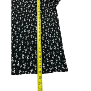 Ann Taylor Black White Flutter Sleeve Floral Top Size L | 41-46 thumbnail 5