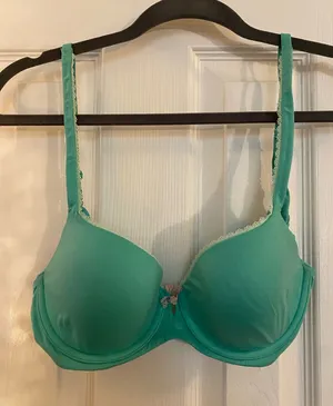 Victoria's Secret Bra thumbnail 1
