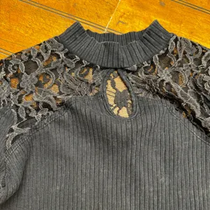 Free People Black Ribbed Lace‎ Yoke Keyhole Mock Neck Long Sleeve Top Womens thumbnail 2