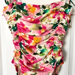 NEW J.Crew One-Piece Ruched Swimsuit Floral Pink Tie Shoulder Size 6 thumbnail 4