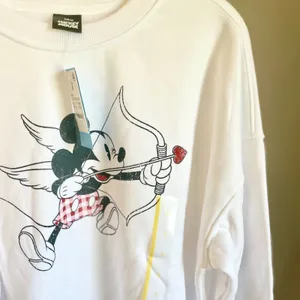 Disney Mickey Mouse Cupid Valentine White Graphic Sweatshirt Pullover Small‎ NEW thumbnail 2