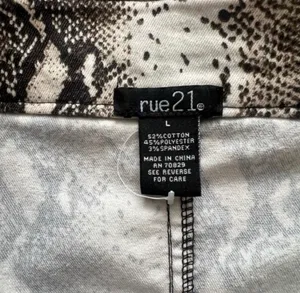 Rue 21 Womens Front Zipper Snake Print Mini Skirt Size Large thumbnail 10
