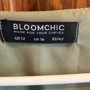 Bloomchic Wrap Shirred Waist Dress Sage Green Polka Dot Lantern Sleeve Size 12 thumbnail 4
