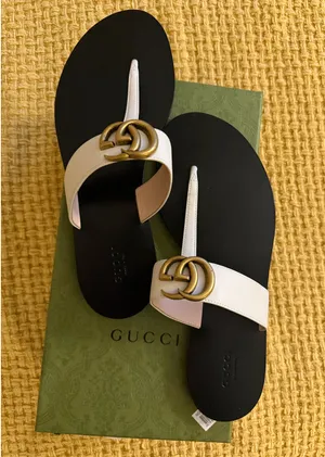 Gucci GG White & Black Thong Flip Flop Sandals thumbnail 1