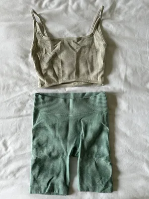 Gymshark sports bra and shorts set thumbnail 1
