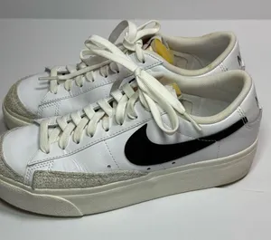 Nike Blazer Classic White and Black Low-Top Sneakers 7.5 thumbnail 4