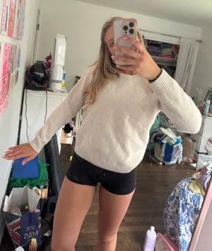 Brandy Melville sweater  thumbnail 1