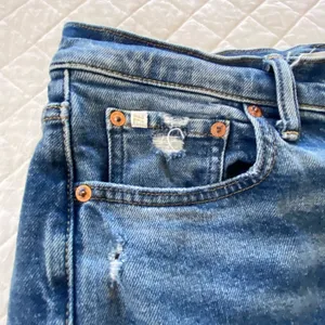 American Eagle Outfitters AE77 Premium Blue Distressed Mom Jeans + a Free Gift! thumbnail 9