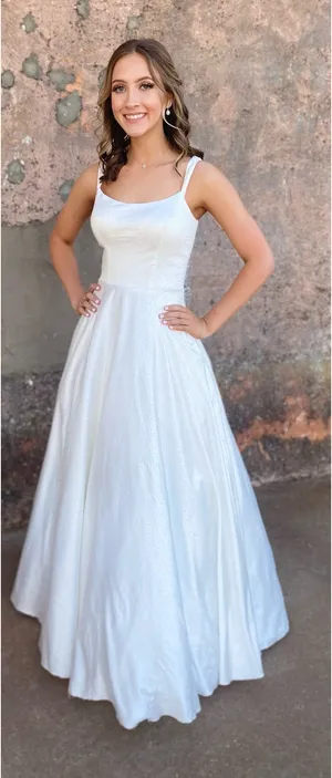 Beautiful White Formal Dress Size 2 thumbnail 5