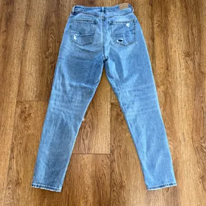 American Eagle Distressed Mom Jeans Size‎ 2 High Rise Stretch Waistband boho thumbnail 2