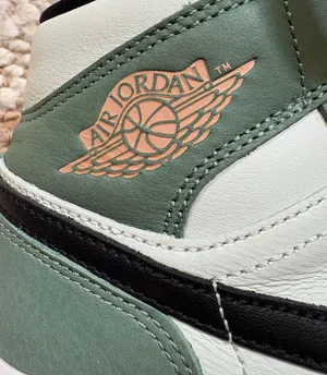 Nike Jordan 1 Mid thumbnail 6