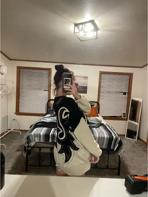 Boutique Sweater Multiple Size L thumbnail 2