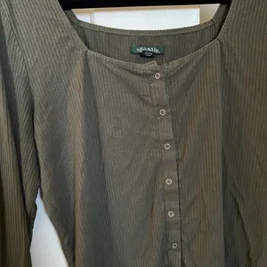 Wild Fable Olive Green crop top - Women’s Medium thumbnail 2