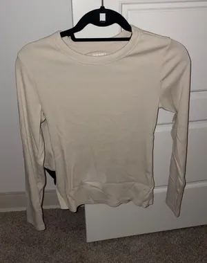 Old Navy Long Sleeve Top thumbnail 1
