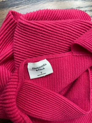 Abercrombie Red Cropped Top thumbnail 3