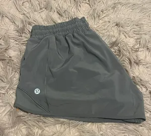 Lululemon Hotty Hot Short 2.5” thumbnail 1
