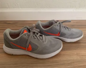 Running Shoes thumbnail 1