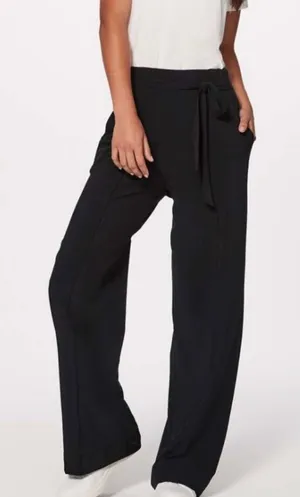 Lululemon Noir Pant Woven in Black thumbnail 1