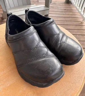 L.L.Bean Women’s 7.5 Wide Black Leather Slip On Comfort Shoes thumbnail 1