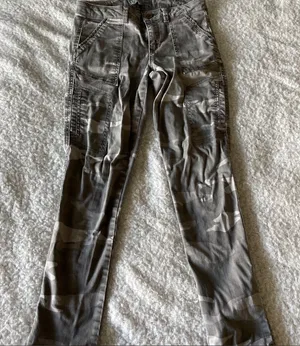 Wit &‎ wisdom high rise camo jeans 0 thumbnail 1