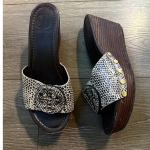 Tory Burch Snake Print Open‎ Toe Wedge Sandal 6M thumbnail 3