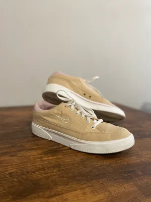 Nike Women’s Low-Top Suede Sneakers in Beige with Pink Lining thumbnail 3