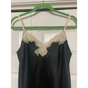Lingerie thumbnail 3