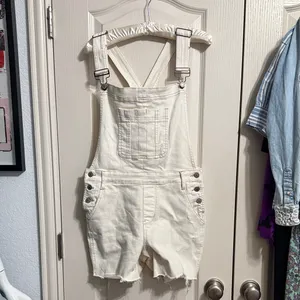 💙💖 NWOT Judy Blue Ecru Distressed Denim Shortalls Overalls‎ thumbnail 2