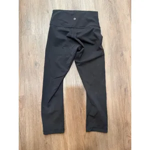 Lululemon wunder crop Leggings Black Women's‎ Size 4 thumbnail 2