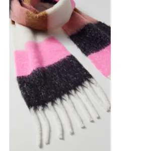 Urban Outfitters Holly Brushed Oversized Scarf in Pink/Rose thumbnail 3