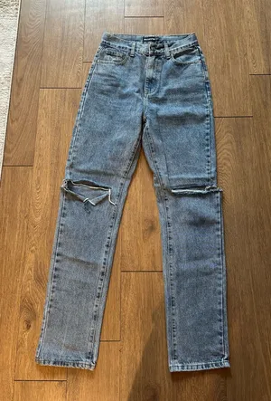 Pretty Little Thing Mom Jeans thumbnail 1