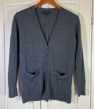 Banana Republic Womens‎ XS Gray 100% Merino Wool V-Neck Button Cardigan Sweater thumbnail 1