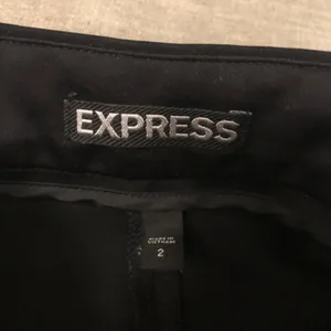 Express Mid Rise Shortie Dress Shorts 2 Small Black thumbnail 4