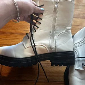 Weeboo White Chunky Combat Boots Size 10 Platform Grunge Streetwear Chic thumbnail 2