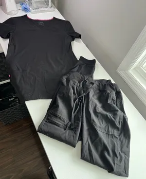 Heartsoul Break On Through Black Scrub Set V-Neck‎ Top S & Jogger Pants XS thumbnail 1