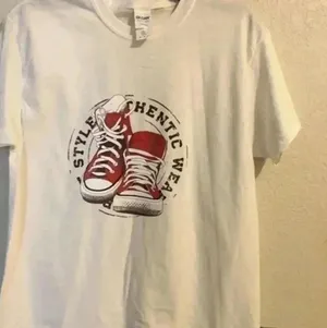 Gildan T shirt M with graphic print thumbnail 6
