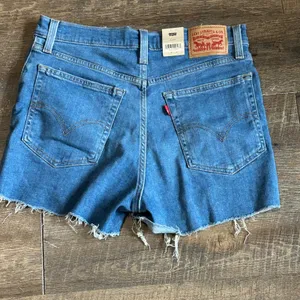 Levis High Rise Shorts Hypersoft Blue Denim Distressed Raw Hem Size 8 W29 NWT thumbnail 4