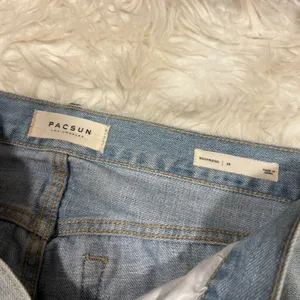PacSun Boyfriend Jeans Light Wash Distressed‎ Ripped Raw Hem Women's Size 28 thumbnail 4