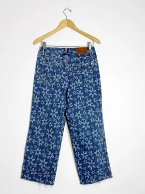 Judy Blue Wide Crop Floral Jeans Size 9/29 Daisy Daze JB88772MD Raw Hem thumbnail 2