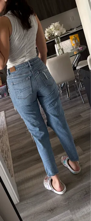 American Eagle Jeans Ripped Mom thumbnail 2