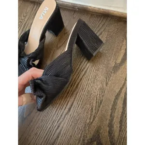 MIA Mechelle Knotted Bow Black Sz 6 Mule Block Heels Quiet Luxury NEW thumbnail 5