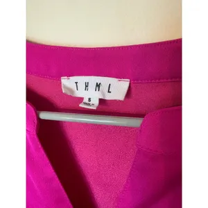 THML Magenta Pink Tiered Mini Dress Short Puff Sleeve Split V-Neck Small thumbnail 3
