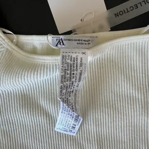 Zara Seamless Crop Top thumbnail 3