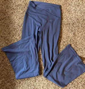 Offline by Aerie real me flare hi-rise short inseam leggings size M thumbnail 1